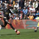 Rayo y Valencia empatan en Vallecas y se alejan tanto de Europa como del descenso