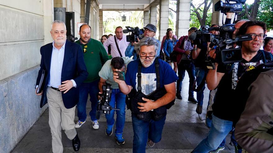 Los fiscales de los ERE respaldan a Conde-Pumpido y desaconsejan que el caso vaya a Europa