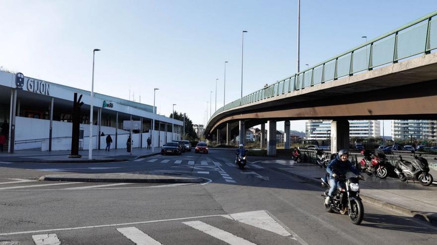 Agresión en la estación de tren de Gijón: un vigilante hiere a un viajero que protestó por un retraso