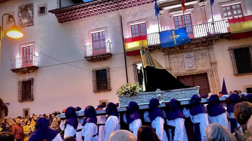 Una multitud arropa al Santo Encuentro, que desafía a la lluvia en Cangas: «Fue fantástico»