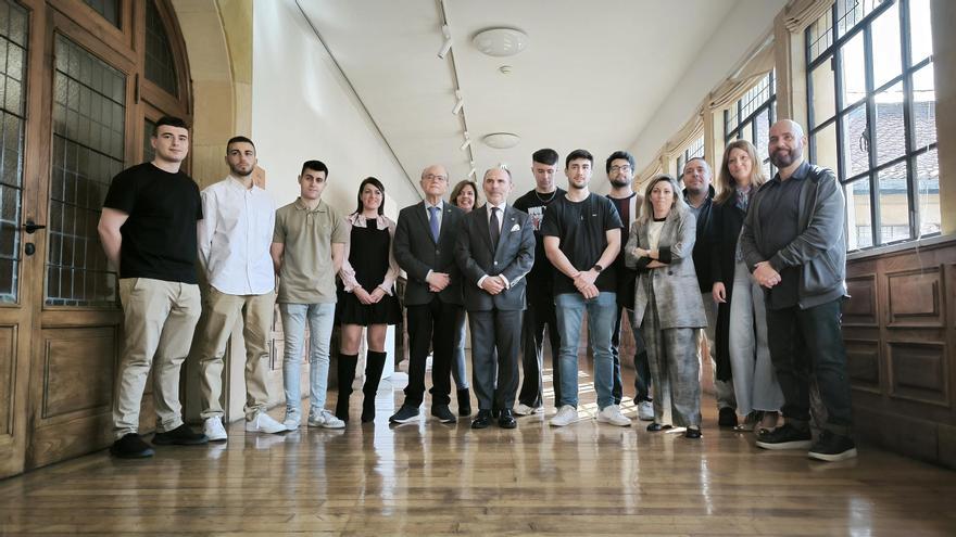 Un asistente virtual para atender reservas en restaurantes, una plataforma de IA para ayudar a pequeñas empresas y una iniciativa textil: los tres proyectos de la Universidad de Oviedo que logran convertirse en empresas