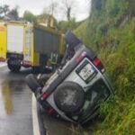 Herida una conductora al volcar con su todoterreno en Tineo