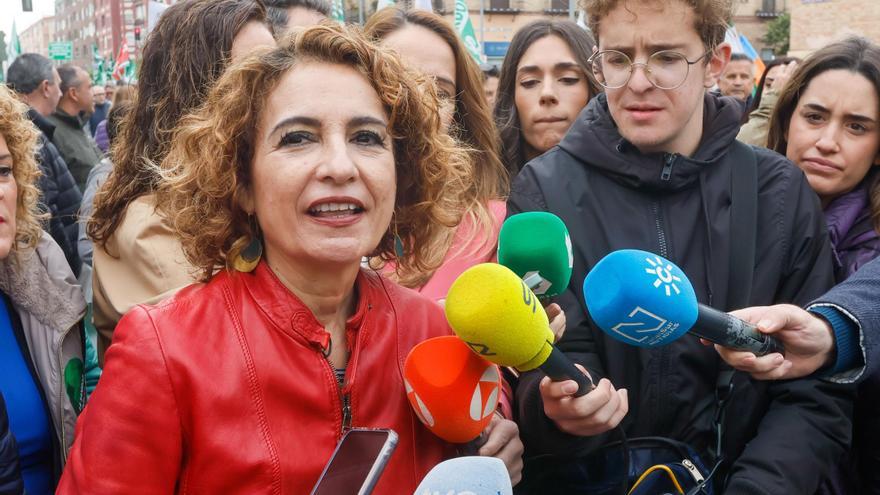 Montero confirma que el Gobierno aprobará una modificación presupuestaria para aumentar el gasto en defensa