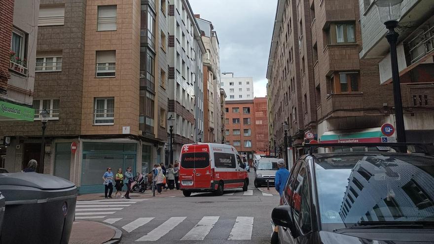 Un hombre de 89 años sufre un infarto en el barrio de La Arena en Gijón