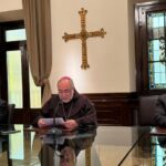 El Arzobispo de Oviedo “conmovido” ante la muerte de Francisco, “el Papa que siempre estuvo cercano a los más débiles”