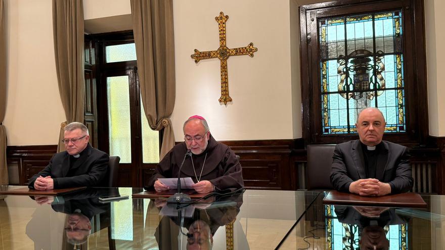 El Arzobispo de Oviedo “conmovido” ante la muerte de Francisco, “el Papa que siempre estuvo cercano a los más débiles”