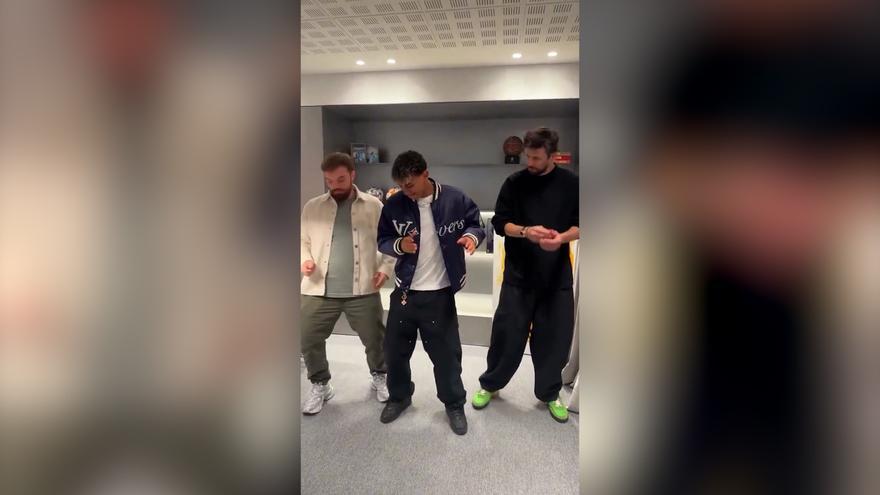 Lamine Yamal enseña a Piqué y a Ibai Llanos a bailar