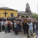 Centenares de vecinos despiden en Torre del Bierzo (León) a David Álvarez, uno de los mineros fallecidos en el accidente de Cerredo