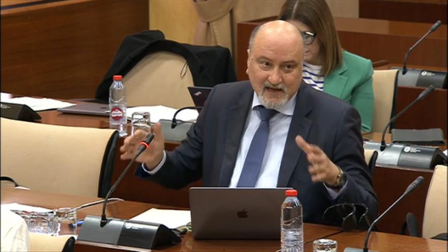 Un diputado de Vox en Andalucía se refiere a Broncano como «el bufón del amado líder» y a Netflix como «una máquina de propaganda woke»