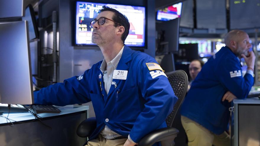 Wall Street se deja hasta un 2% en la apertura tras el parón arancelario de Trump