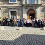 Salas se suma al dolor por la muerte de cinco mineros en Degaña con un minuto de silencio frente al consistorio