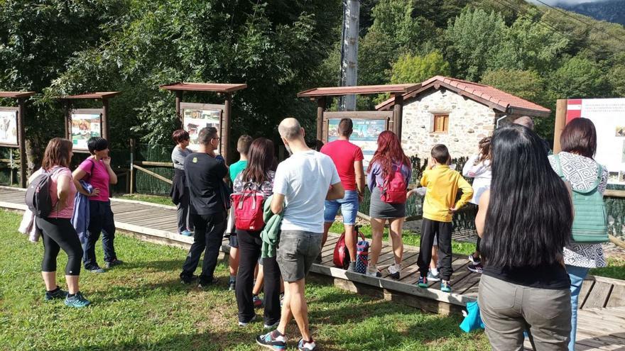 Una ruta cicloturista por Laviana abre el programa «ValleAndo»