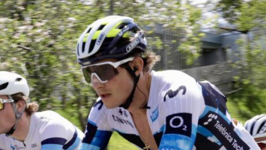 El gijonés Iván García Cortina tras ganar en la meta de Pola de Lena de la Vuelta Ciclista a Asturias: «Es bonito ganar en los sitios en que entrené»