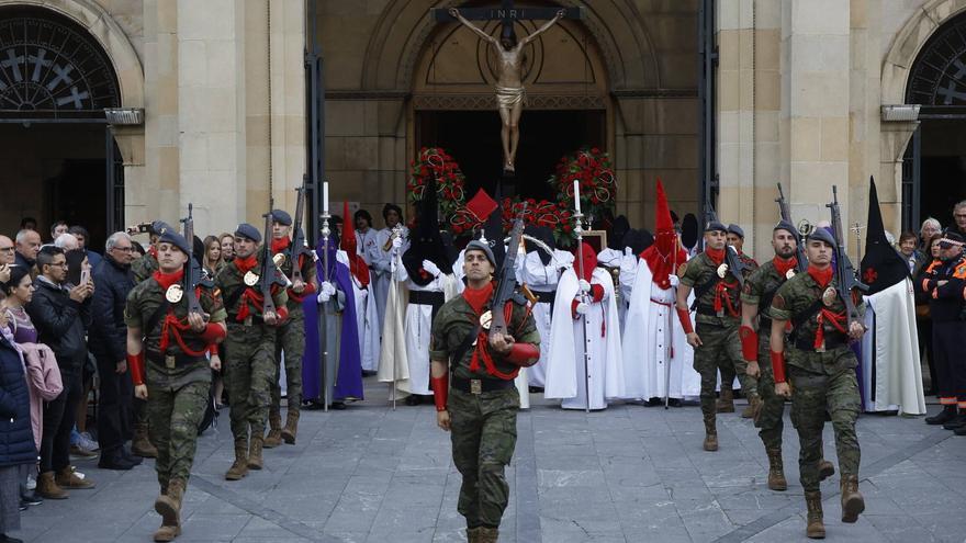 Gijón se entrega al Cristo de la Misericordia: «Nunca vimos tanta gente»