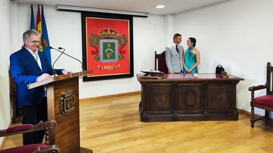 La boda civil de Tamara y Gabriel en Siero, en imágenes