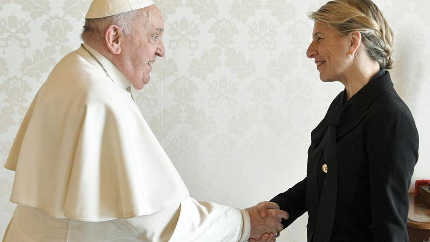 Podemos arrecia sus críticas a la Iglesia tras la muerte del Papa Francisco para reforzar su posición frente a Sumar