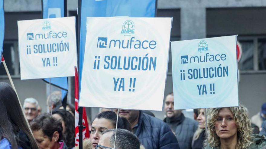 Los hospitales privados amenazan con abandonar Muface por las bajas tarifas que les pagan las aseguradoras