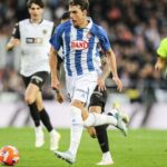 Un gol de Puado y otro milagro de Joan García afianzan al Espanyol en Mestalla