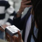 Los dispositivos tecnológicos que fueron clave durante el apagón: de la radio al ‘power bank’