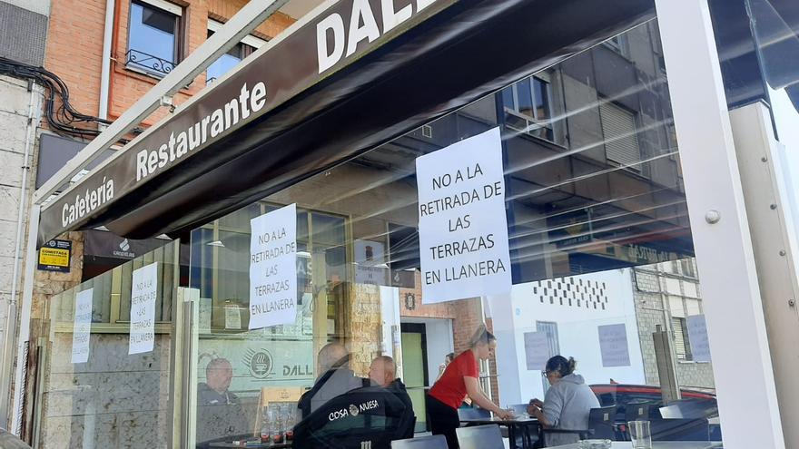 La mayoría de las terrazas hosteleras de Llanera «son legalizables»