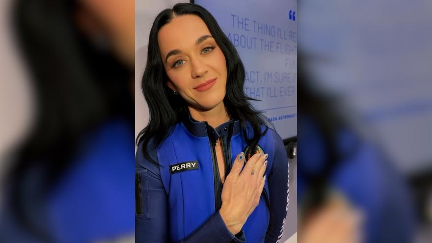 Katy Perry emocionada, minutos antes de viajar al espacio: «Es histórico, la primera vez que solo viajan mujeres al espacio»