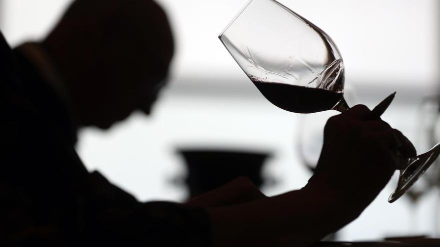 Alertan de la presencia de tóxicos en el vino: «No hay ninguno que no esté contaminado»