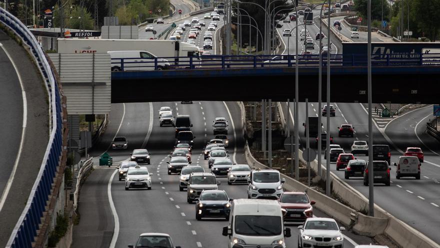 El tráfico se complica este Jueves Santo: retenciones en Madrid y Barcelona y varios accidentes