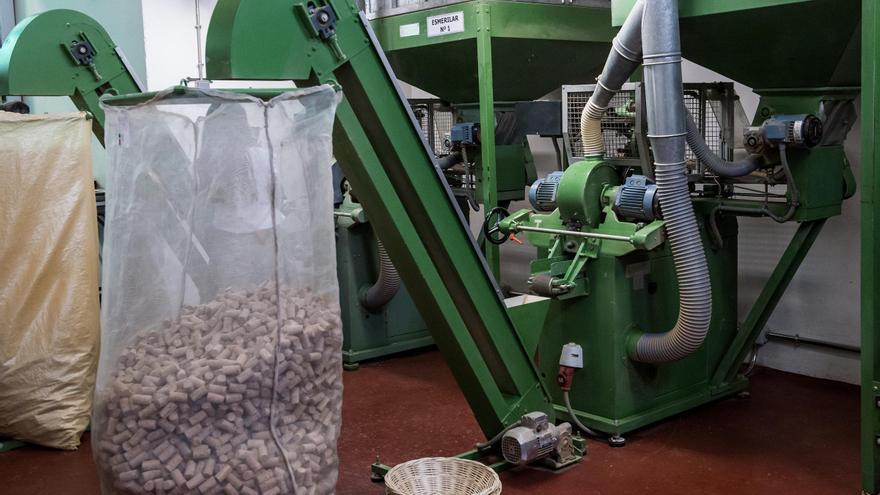 La producción industrial cae un 2,4% en febrero y encadena dos meses en negativo