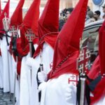 Gijón arropa a la Virgen de la Soledad en la procesión del Sábado Santo