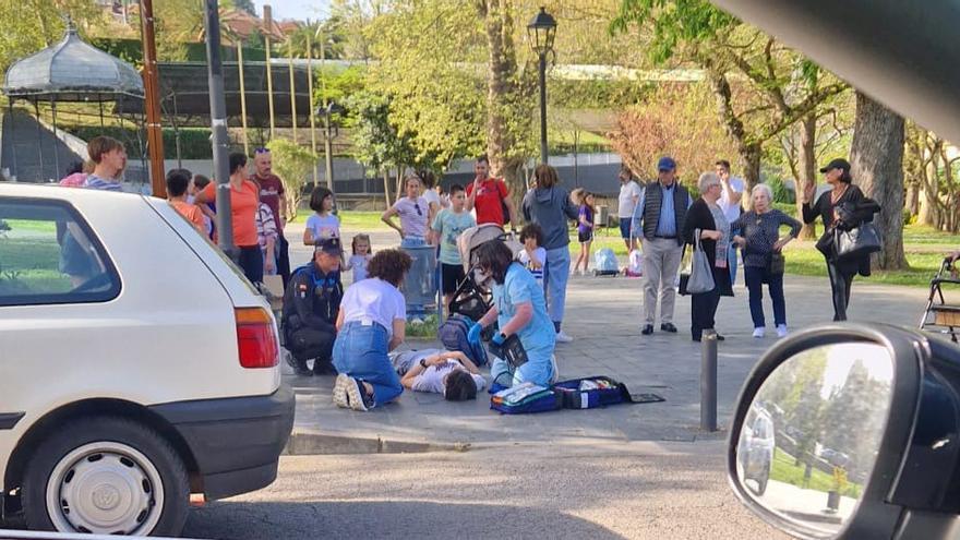 Susto en Grado: trasladado al HUCA un chico de 15 años herido por un atropello en la calle Eulogio Díaz Miranda