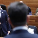 Barbón a Queipo: «Es el portavoz de los más privilegiados, yo prefiero serlo del 92% de contribuyentes»