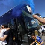 Tsunami blanquiazul en Majadahonda para apoyar al Avilés en la final: “Lo van a conseguir»