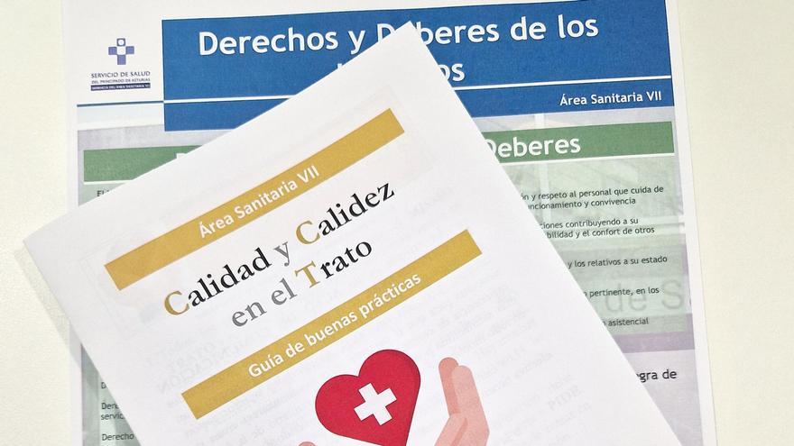 El área sanitaria del Caudal implanta una guía de buenas prácticas sobre «calidad y calidez en el trato con los pacientes»