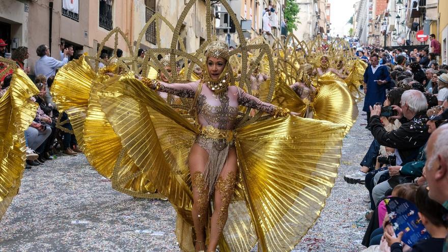 Se estrena una mujer como cargo de las fiestas de Moros y Cristianos de Alcoy (Alicante)