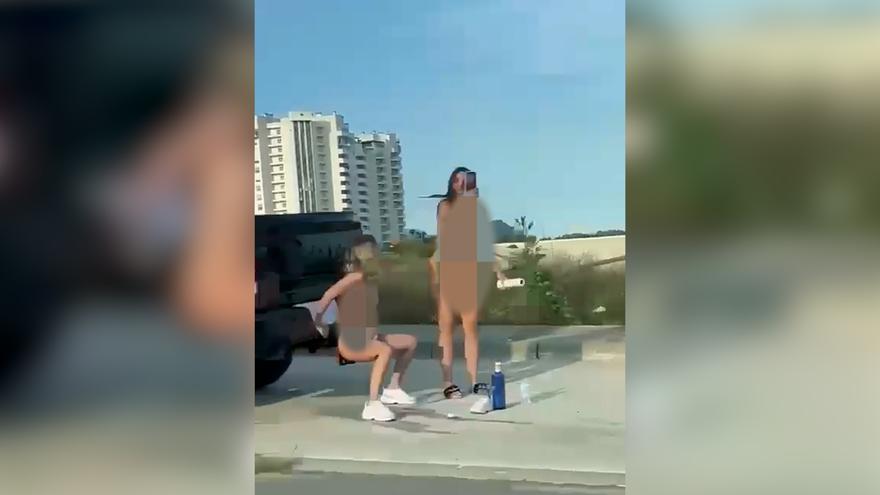 Detienen a dos mujeres desnudas y masturbándose en Murcia