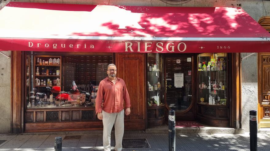 La historia del vaqueiro que fundó Alsa y tras vender las acciones abrió la droguería más antigua de Madrid: «Era un tipo valiente»