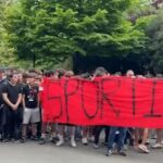 VÍDEO: Cánticos contra Orlegi a las puertas de El Molinón de la afición sportinguista