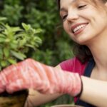 El fertilizante más fácil de utilizar y que ayudará a tus plantas a estar fuertes en el jardín este verano