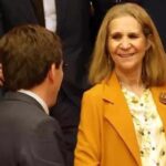 La infanta Elena confiesa por qué no ha visto a su padre en Sanxenxo