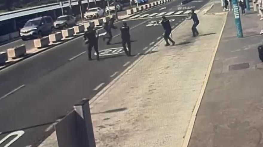 ¿Qué le pasó a Abdoulie Bah? El joven abatido por la Policía en el aeropuerto de Gran Canaria tenía problemas mentales