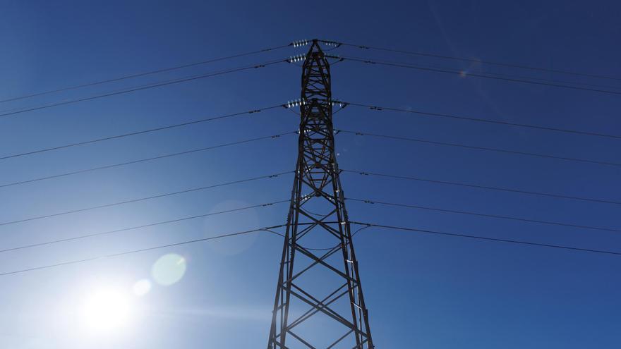 El precio de la luz sube este sábado un 47,8% y tendrá ocho horas de coste cero o negativo
