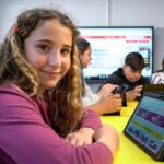 Una propuesta gratuita para acercar la tecnología a niños y jóvenes este verano