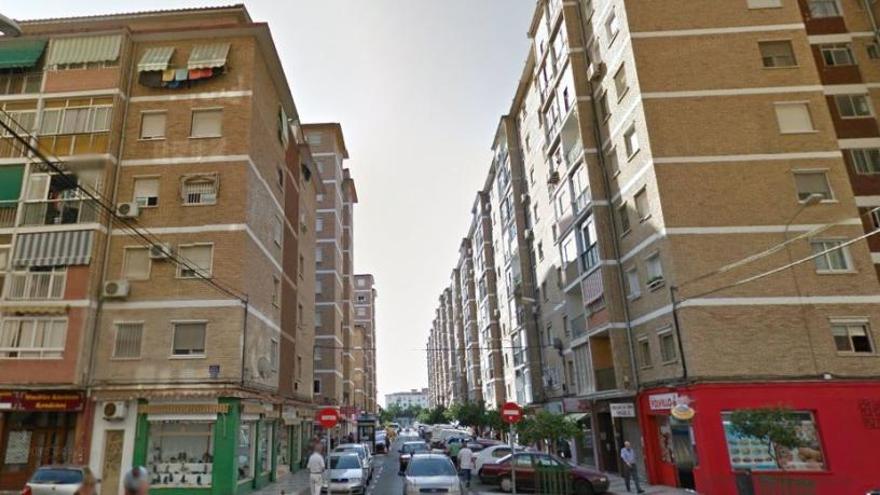 Muere una persona en Málaga tras precipitarse desde una octava planta durante un incendio