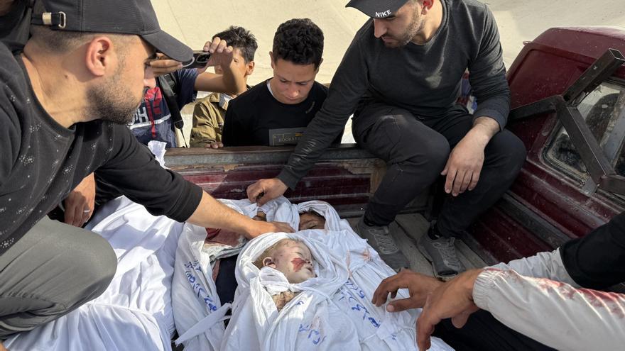 Israel bombardea un campo de refugiados y un hospital en Gaza e intenta asesinar al líder de Hamás
