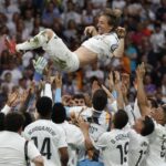 El Bernabéu celebra y llora la «historia inolvidable» de Modric y Ancelotti
