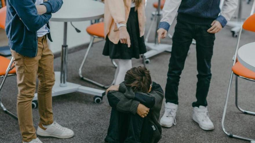España lidera las cifras de acoso escolar: una llamada urgente a la acción educativa