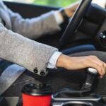 Este es el comportamiento al conducir que podría acabar rompiendo tu coche