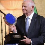 Borrell  se rompe la clavícula en una caída durante su estancia en Bolivia