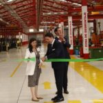 La fábrica (única en Europa) que una empresa asturiana estrena en León, dará 300 empleos y «revivirá» maquinaria