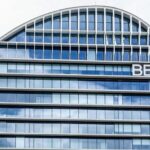 Una asociación de consumidores apoya la opa del BBVA al Sabadell ante el Gobierno
